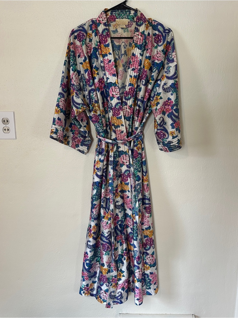 Vintage Cachet Cream Robe with Pink, Teal & Purple Floral Print
